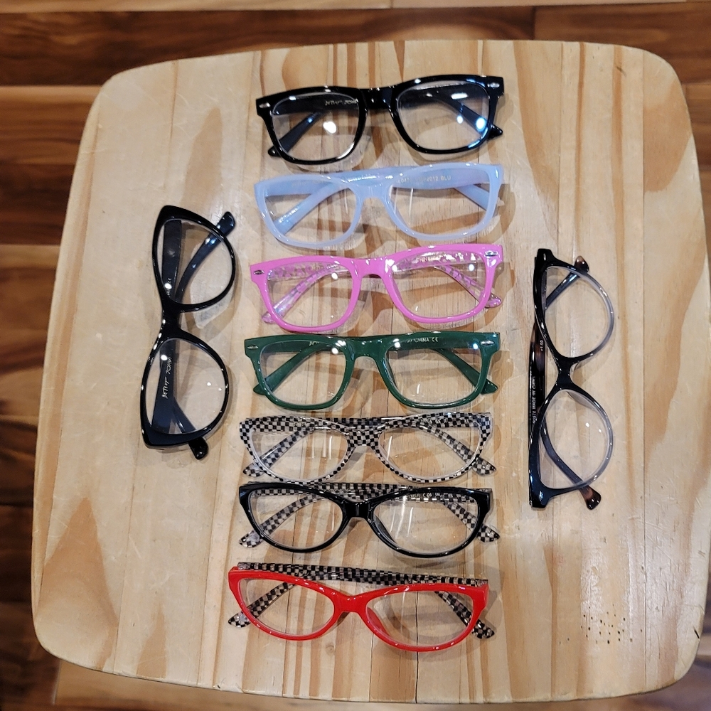 Betsy Johnson Readers 9 pair 1.5